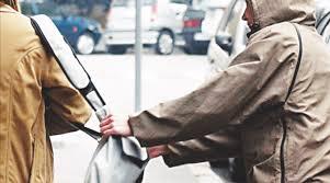 Corte: esclusione attenuante in furto con strappo legittima.