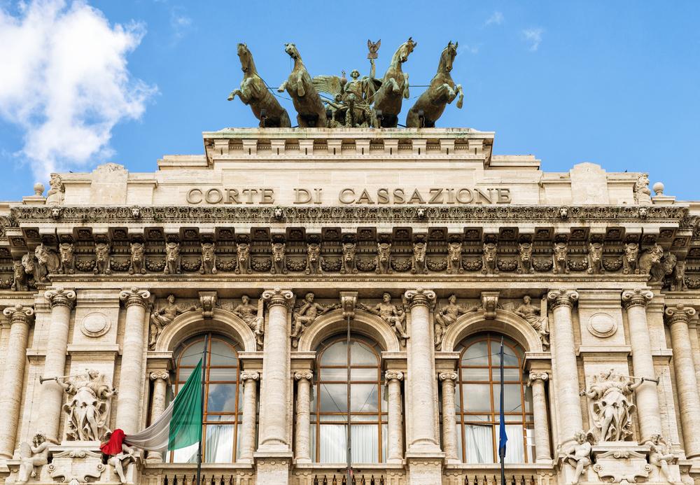 Trattenimento in servizio del dipendente pubblico e adeguamento alla speranza di vita dei requisiti di accesso alla pensione di vecchiaia