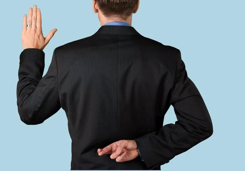 La testimonianza non corrispondente alla realtà
