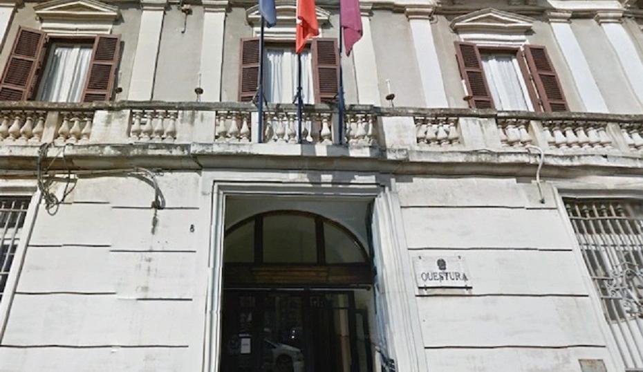 Donazione di un defibrillatore alla questura di Catania