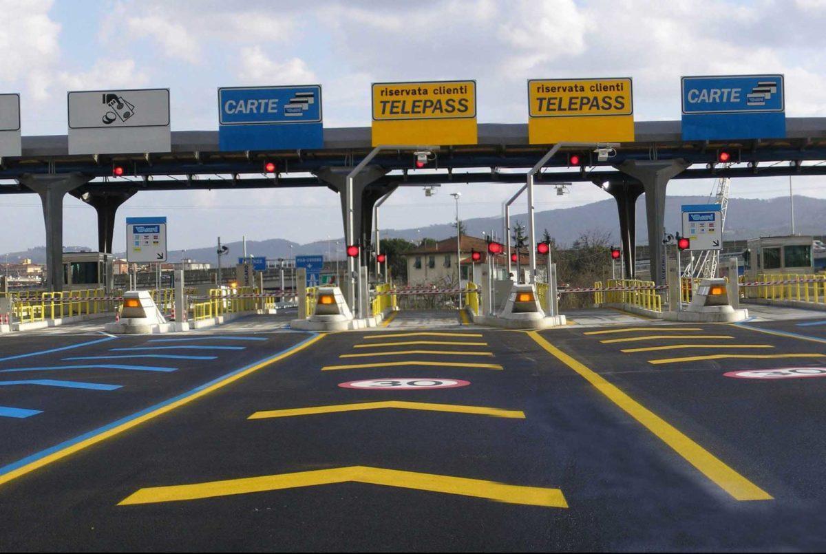 Retromarcia al casello autostradale