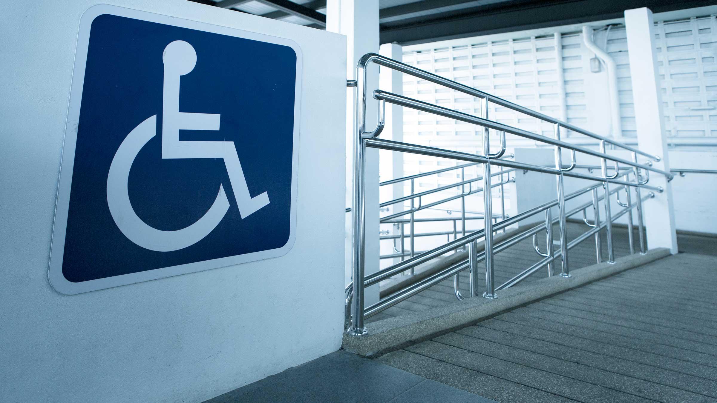 Eliminazione barriere architettoniche: agevolazioni per disabili e caregiver