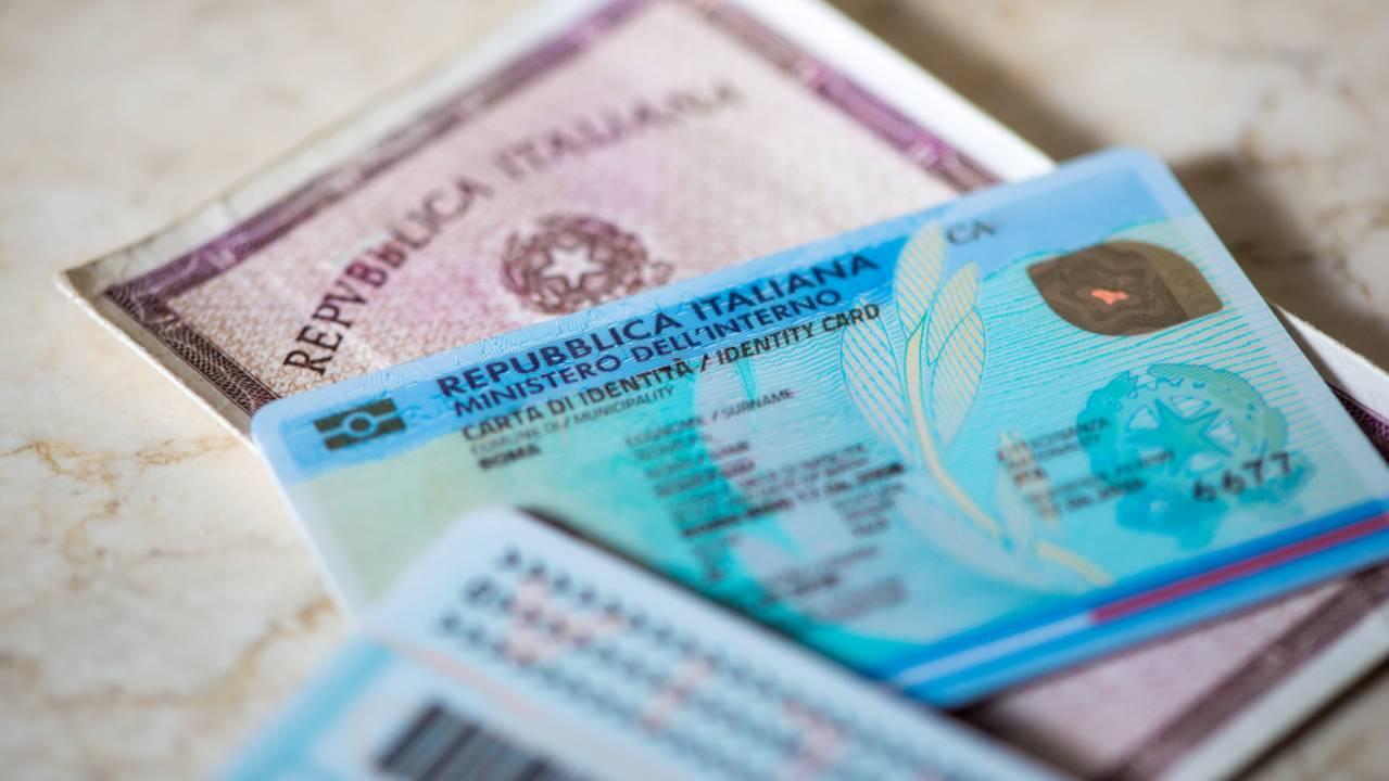 Dalla carta d'identità cartacea a quella elettronica – la circolare del Viminale