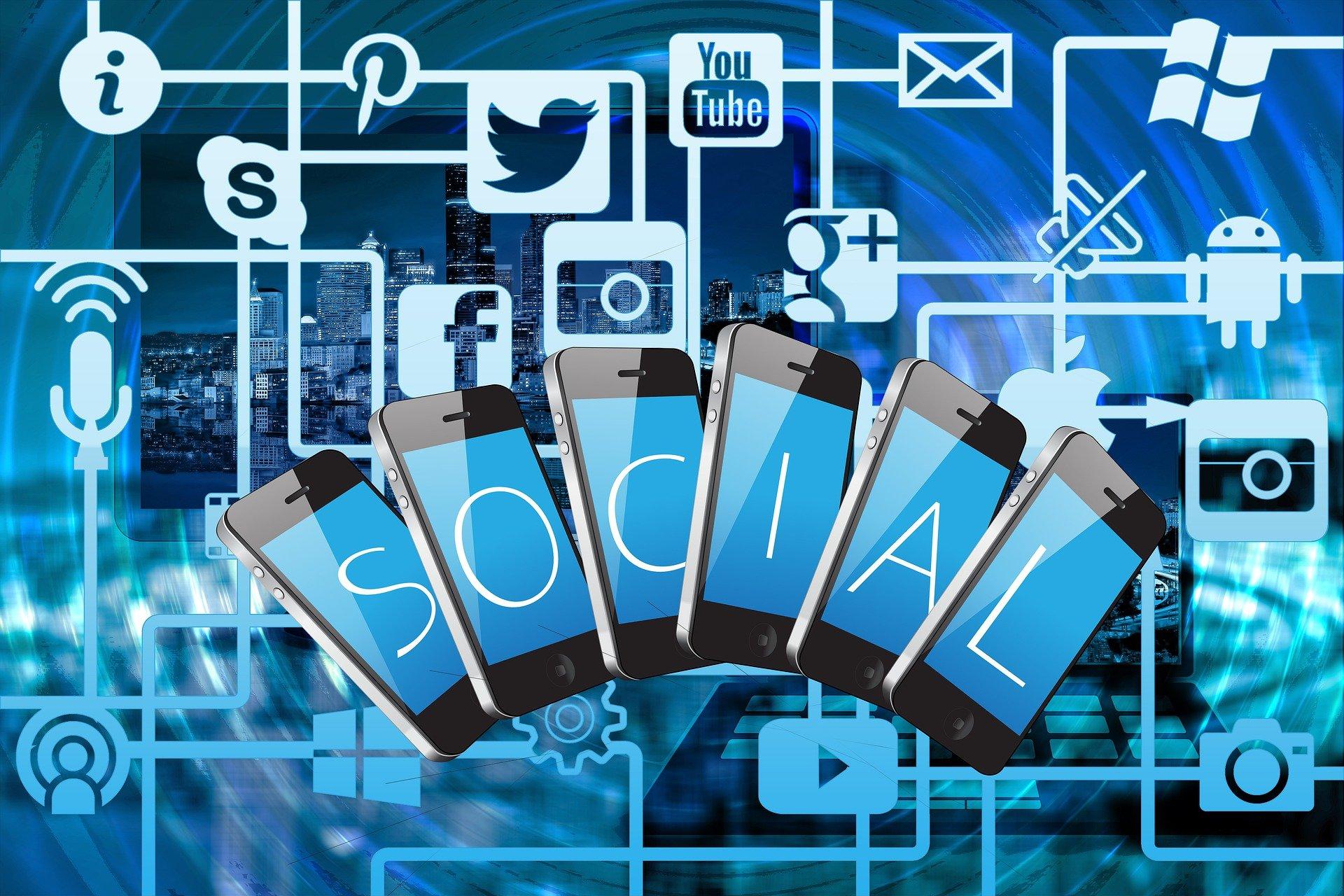 I genitori sono obbligati a controllare i profili social dei figli minorenni