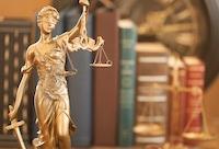 Notizie di reato e obbligo della polizia di riferire ai superiori: ammissibile il conflitto tra poteri.