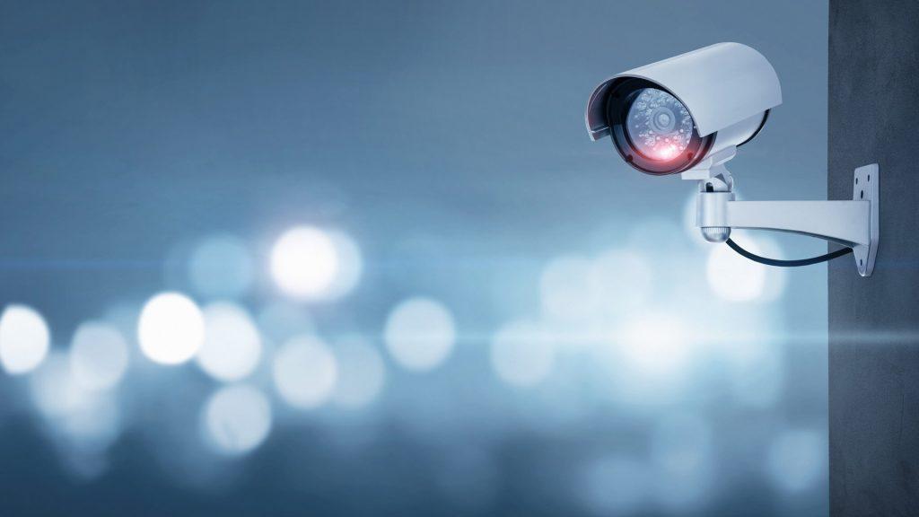 Videosorveglianza domestica con telecamere puntate verso la strada pubblica