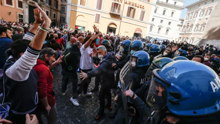 COVID Scontri Piazza Montecitorio 6 Aprile 2021