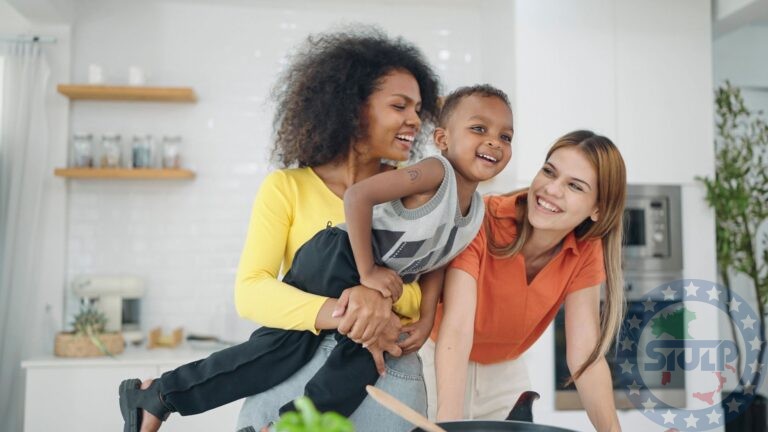 Il congedo di paternità obbligatorio spetta anche al genitore intenzionale di una coppia di donne