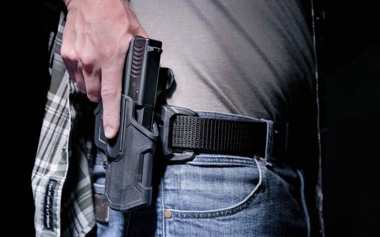 Porto di armi senza licenza per il personale delle forze di Polizia