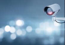 Videosorveglianza domestica con telecamere puntate verso la strada pubblica