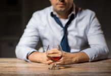 Quando il consumo di alcolici è causa di inidoneità al servizio nella Polizia di Stato